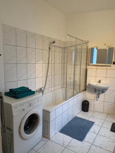 Kylpyhuone majoituspaikassa Erlangen City-Zentral-Garten-30qm