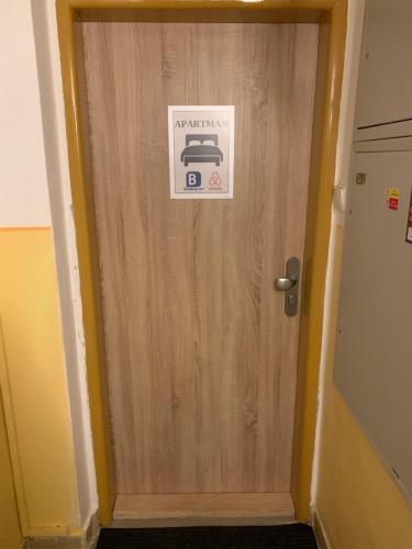 a door with a sign on it in a room at Přízemí v parku. (Apartment no.8) in Znojmo