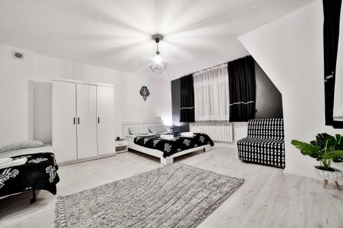 a white room with a bed and a couch at Apartament Czarna Perła z balkonem in Szaflary