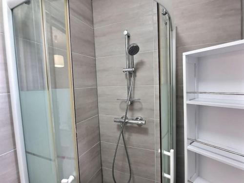 a shower in a bathroom with a glass door at Cosy des Rêves *Paris*Disney* in Croissy-Beaubourg