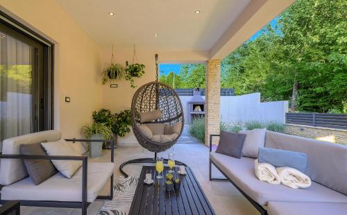 Ruang duduk di Luxury Villa Oriolus, heated pool, sauna, Split