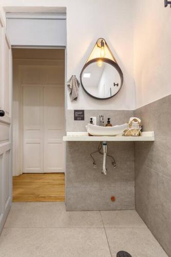 a bathroom with a sink and a mirror on the wall at U-CO Live Roma Norte in Mexico City