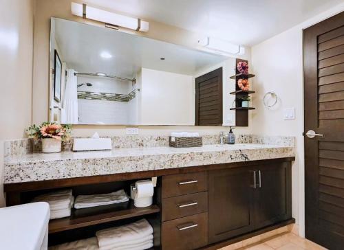 a bathroom with a sink and a large mirror at Blue Paradise Suite Free Parking in Honolulu