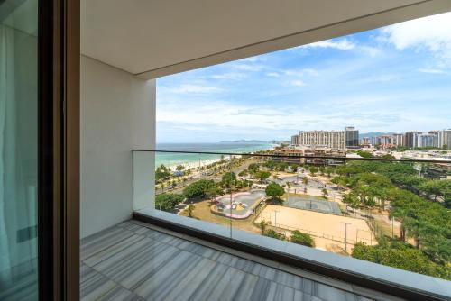 a balcony with a view of the city at Lifestyle Laghetto Collection in Rio de Janeiro