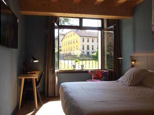 a bedroom with a bed and a large window at M&UGA Hotela in Elorrio
