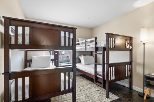 a room with three bunk beds and a bed at Olivia Oasis in Oxnard
