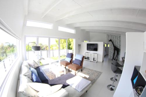 TV a/nebo společenská místnost v ubytování 116m² SeaView TopLuxury Apart, Bay & Mountain View