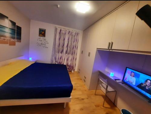 a bedroom with a bed and a desk with a tv at New Bedrooms Mamma Gigetta in Noventa di Piave