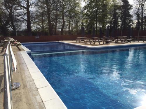 Piscina a Mulberry Holiday Home o a prop