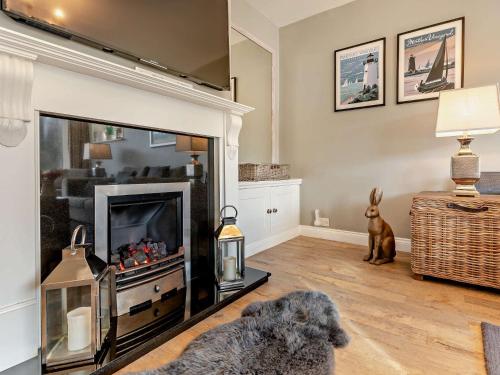 Televisyen dan/atau pusat hiburan di 3 Bed in Combe Martin 41580