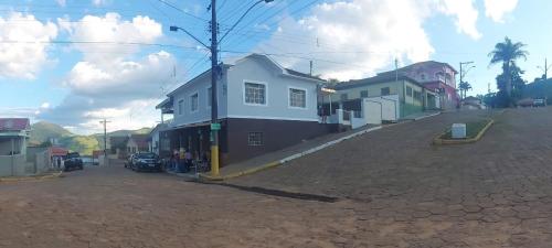a street with a building on the side of a road at Pousada Estação do Pedrão in Maria da Fé