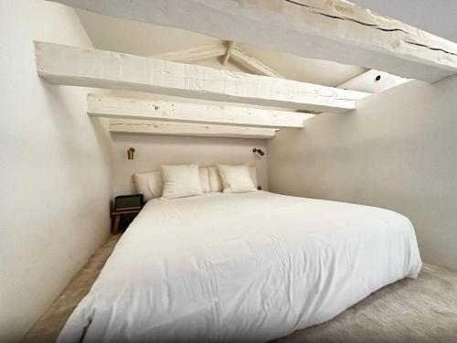 Postel nebo postele na pokoji v ubytování Boutique Malasaña