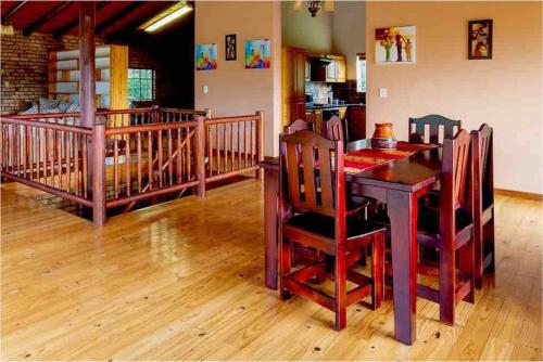 a living room with a table and chairs and a kitchen at Lilly’s-place in Sabie