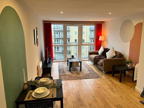 a living room with a couch and a table at Chic 1 Bed Centrally Located Apartment - Birmingham JQ in Birmingham