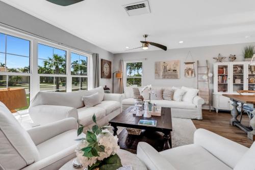 Gallery image of Inviting Lakeview Home l Pool l Close to Beaches in Marco Island