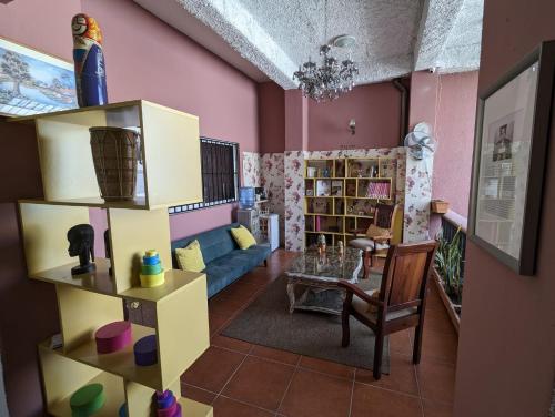 a living room with a couch and a table at Hostal Mamamambo in Santo Domingo