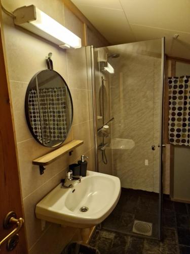 a bathroom with a sink and a shower at Weistad in Heidal