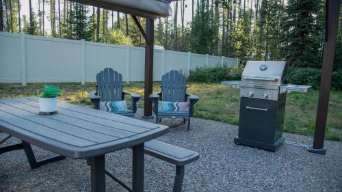 Fotografie z fotogalerie ubytování Elk Street Retreat - Private Home near Glacier Park, Pet Friendly! v destinaci Columbia Falls