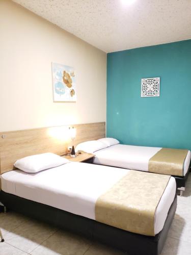 Ein Bett oder Betten in einem Zimmer der Unterkunft Hotel Suite Center Pereira