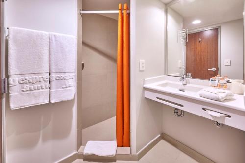 a bathroom with a sink and a shower at City Express Junior by Marriott Aguascalientes Centro in Aguascalientes
