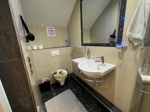 Salle de bains dans l'établissement Souterrain BOHO Loft Pearl