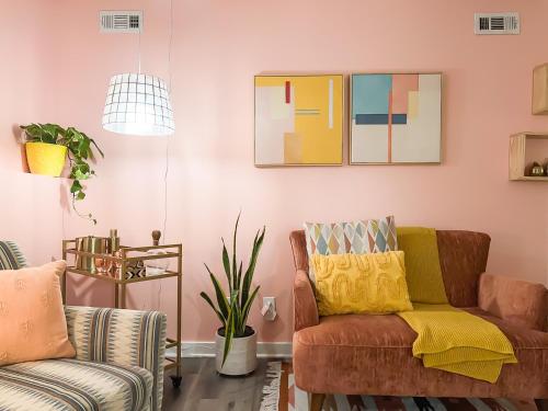 Galeriebild der Unterkunft [1] Chic & Cozy Retreat Walk to KU/Mass/Dining! in Lawrence