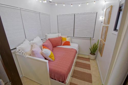 Galeriebild der Unterkunft [1] Chic & Cozy Retreat Walk to KU/Mass/Dining! in Lawrence