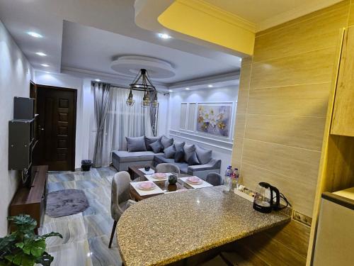 Χώρος καθιστικού στο Modern Apartment in Madinaty for Families or Same Gender Only