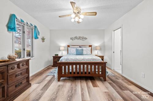 a bedroom with a bed and a ceiling fan at Blue Door Cottage at Scotsdale in Bella Vista