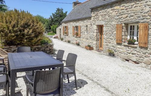 2 Bedroom Amazing Home In Ploudalmézeau