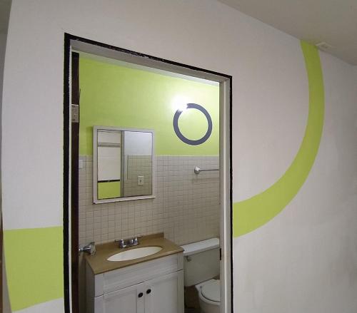 Phòng tắm tại Senny's Treelodge Hotel
