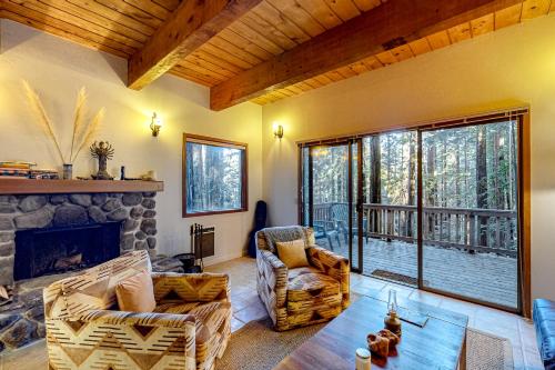 a living room with a couch and a fireplace at Deep Woods Hideaway in Annapolis