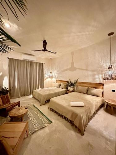 a bedroom with two beds and a ceiling at Casa Sílice Guesthouse in Valladolid