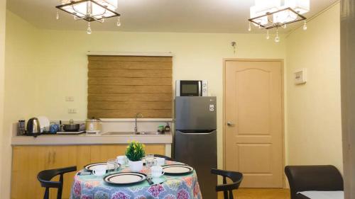 Dapur atau dapur kecil di Kara's Suite