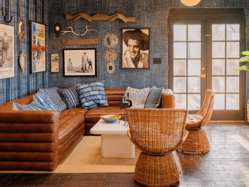 a living room with a brown leather couch at Pueblo Bonito Inn in Santa Fe