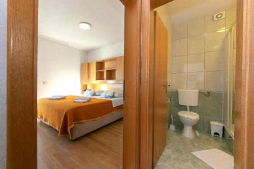 Kamar mandi di Apartments Marko - amazing sea view