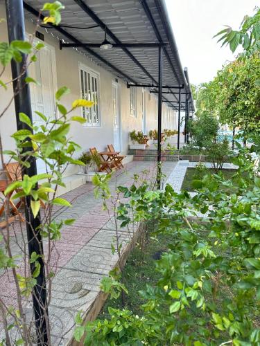 Pharos Guesthouseにある庭
