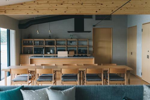 a kitchen and dining room with a table and chairs at MOKU ISESHIMA ーl モク伊勢志摩 lー in Shima