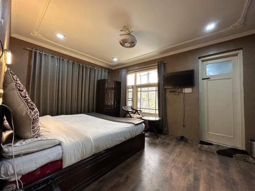 Una cama o camas en una habitación de Lidder view resort