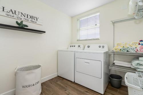 Φωτογραφία από το άλμπουμ του Reel 'em Inn - Oak St home σε Fort Myers Beach