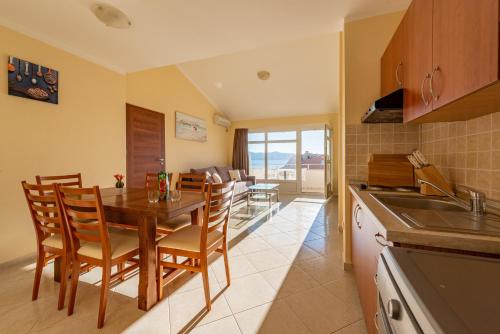 A kitchen or kitchenette at VILLA Karolina by the sea