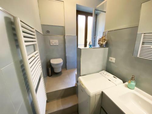 a small bathroom with a toilet and a sink at L'ETERNITA' E' IL MARE MISCHIATO COL SOLE Rimbaud in Ventimiglia