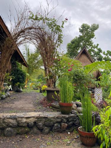 a garden with an arch and some plants at The Alam Bungalow & Restaurant in Tetebatu