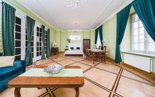 Et opholdsområde på Apartamenty w Pałacu Pod Baranami