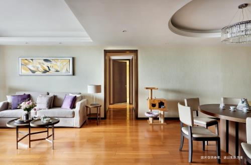 a living room with a couch and a table at Savills Residence Daxin Shenzhen Bay in Shenzhen