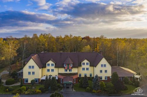 an aerial view of a large house at Hotel Sylwia in Sośnicowice