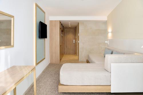 Katil atau katil-katil dalam bilik di Iberostar Waves Cala Domingos All Inclusive