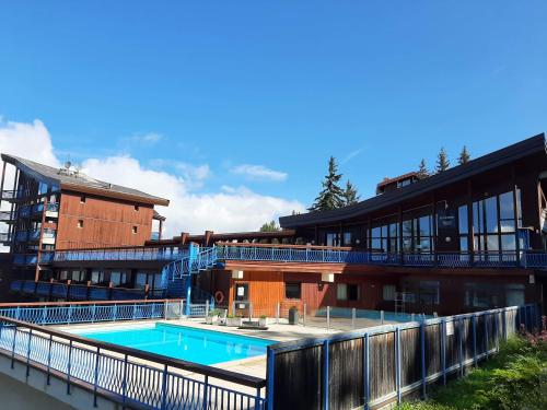 Πισίνα στο ή κοντά στο Le RUITOR