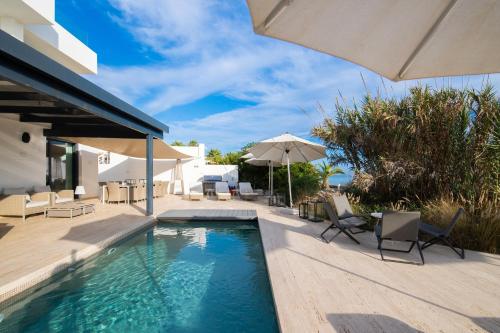 Frontline 6 BDRM Luxury Villa w Beach Access