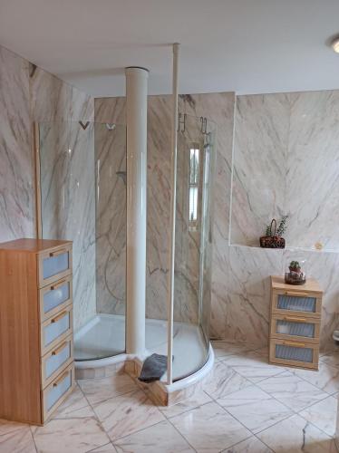 Ένα μπάνιο στο Ferienwohnung Casa Armin
